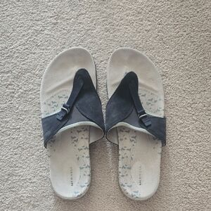 Merrell Black and Tan Flip-Flops